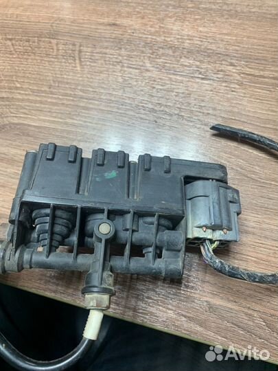 Клапан пневматический Land Rover Range Rover L322