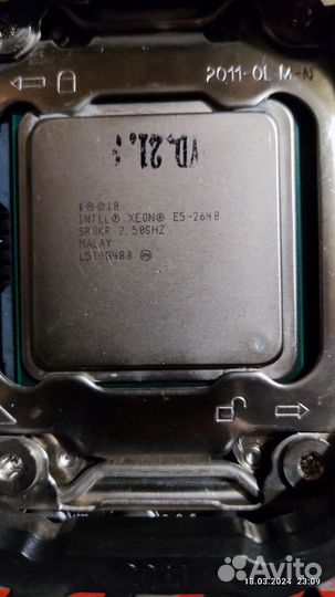 Материнская плата с процессором и памятью