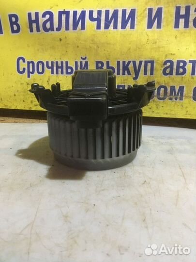 Моторчик отопителя Toyota Yaris