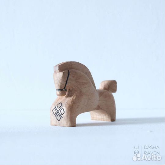 Деревянная лошадка оберег