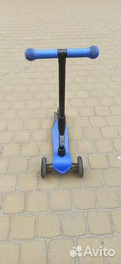 Самокат трехколесный Дерзкий (колеса светятся)