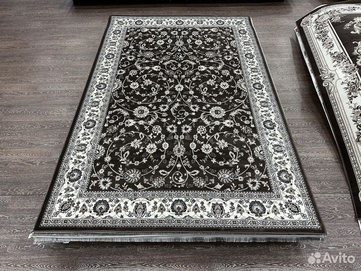 Ковер 2х3 новый, классический