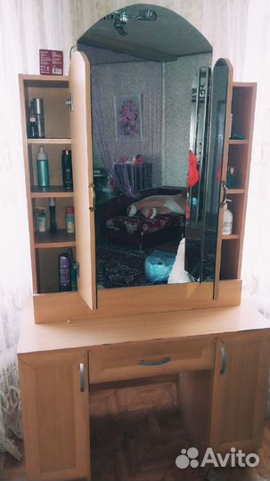 Трюмо с зеркалом