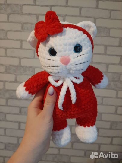 Вязаная игрушка котик