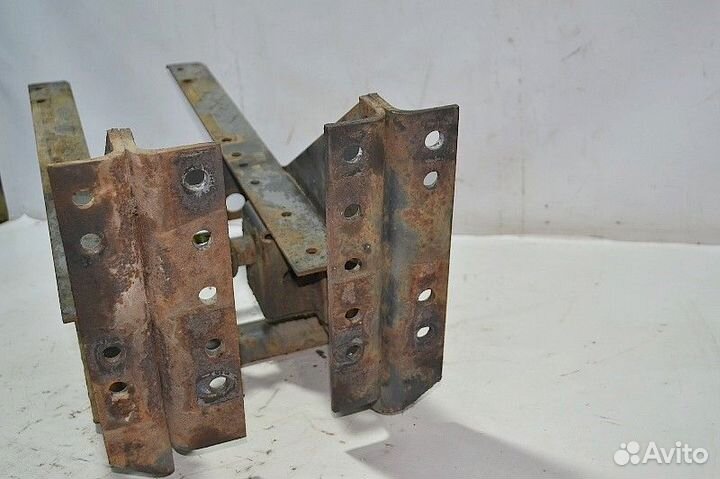 Кронштейн запасного колеса mercedes-benz 1844 SK