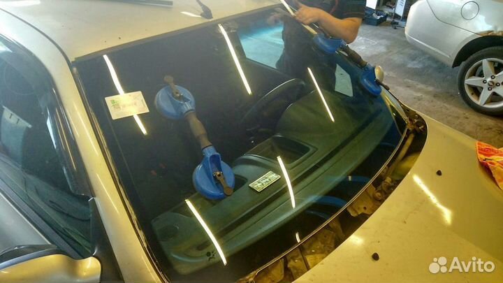 Лобовое стекло Renault Clio