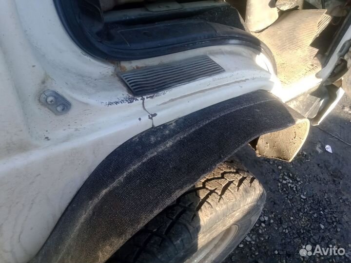 Бортовой грузовик Nissan Atlas, 1995