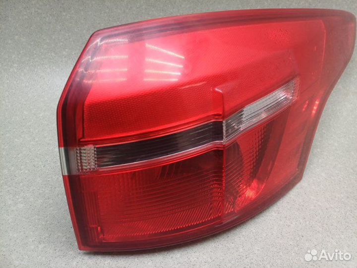 Фонарь задний правый Ford Focus 3 универсал 1.6