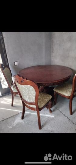 Стол и стулья