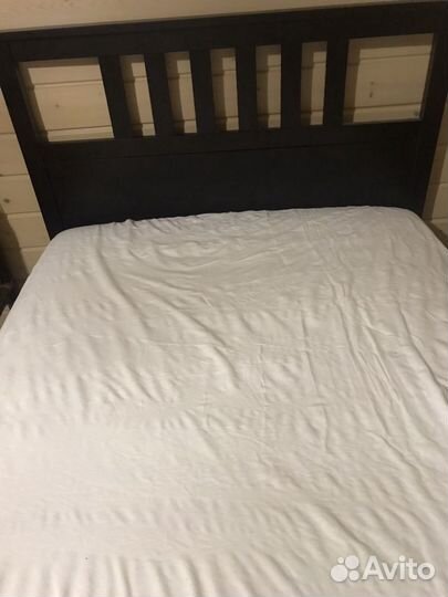 Кровать