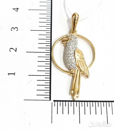 Золотая подвеска с камнем