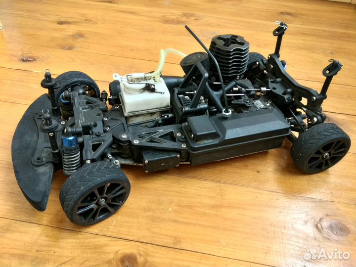 Продаётся радиоуправляемая модель Mersedes на двс