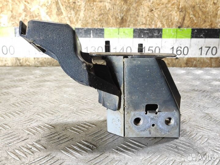 Кронштейн бампера переднего Nissan Almera Classic