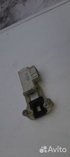 Защёлка для стиральной машины Индезит wisl 1000. И