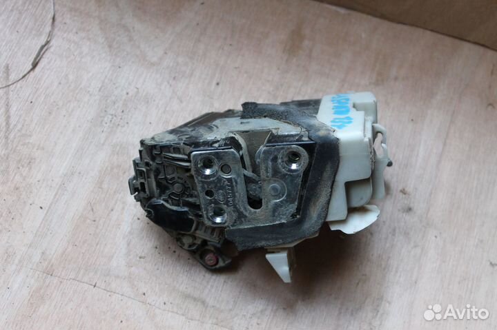 Замок двери правый передний Kia Cerato 2013-2020