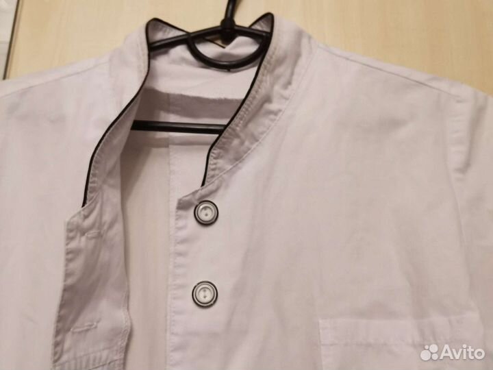 Медицинский халат и шапочка