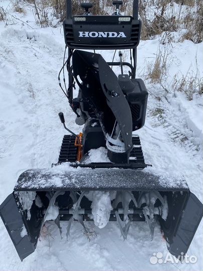 Снегоуборщик Honda HS140 - гусеничный тяжелый