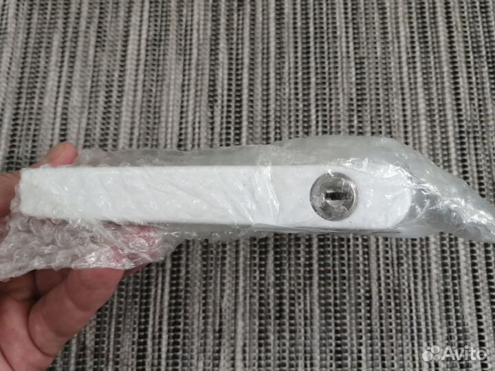 Ручка оконная с замком