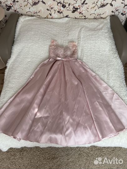 Нарядное женское платье