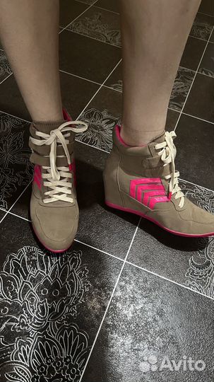 Продаю кроссовки