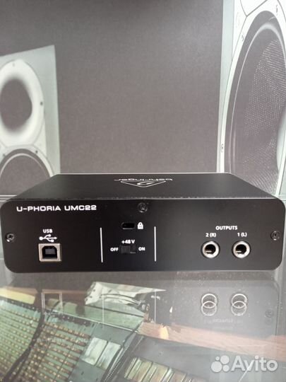 Звуковая карта Behringer UMC22