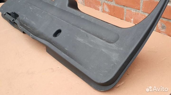 Обшивка крышки багажника Ford Explorer 3