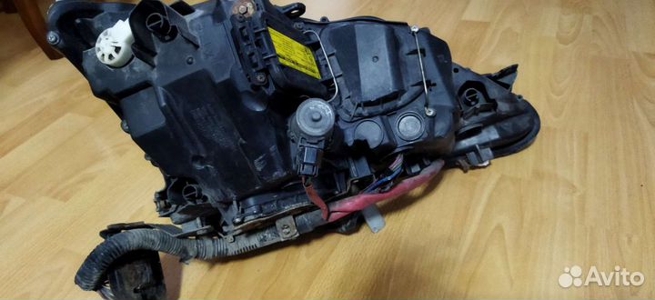 Фара на lexus is 250