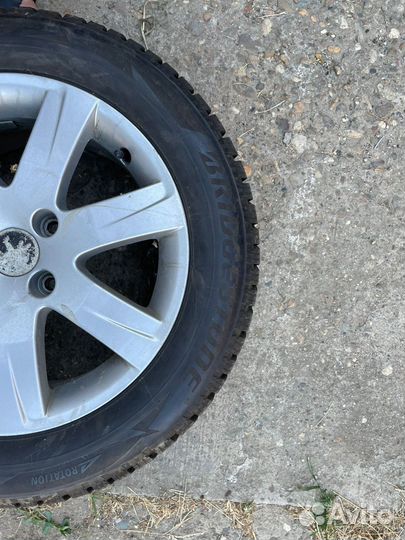 Bridgestone Blizzak Spike-02 215/55 R16