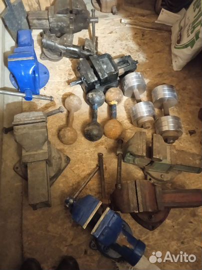 Тиски гантели разные 20 и10 кг