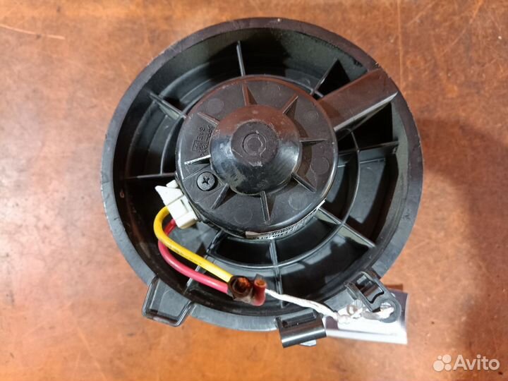 Мотор печки Nissan Serena C25