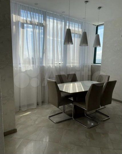 3-к. квартира, 100 м², 17/20 эт.