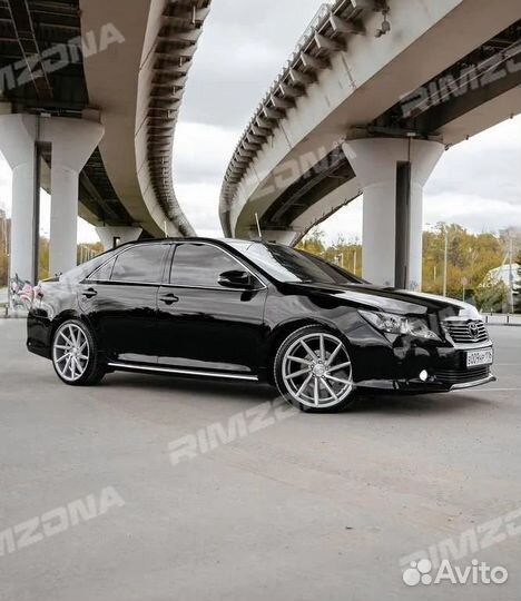 Литой диск в стиле vossen R18 5x114.3