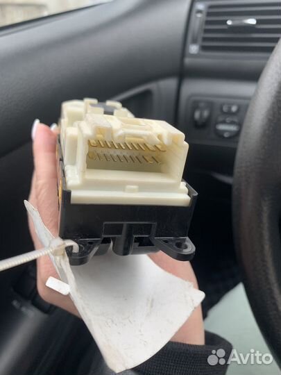 Блок управления стеклоподъемниками Toyota Corolla