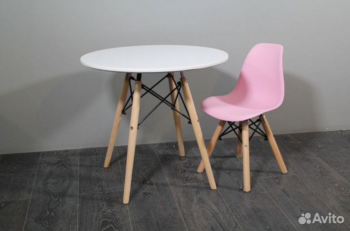 Стул новый «Eames DSW»