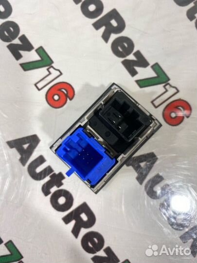 Кнопка аварийки Volkswagen Tiguan 2 CZC 1.4 2018