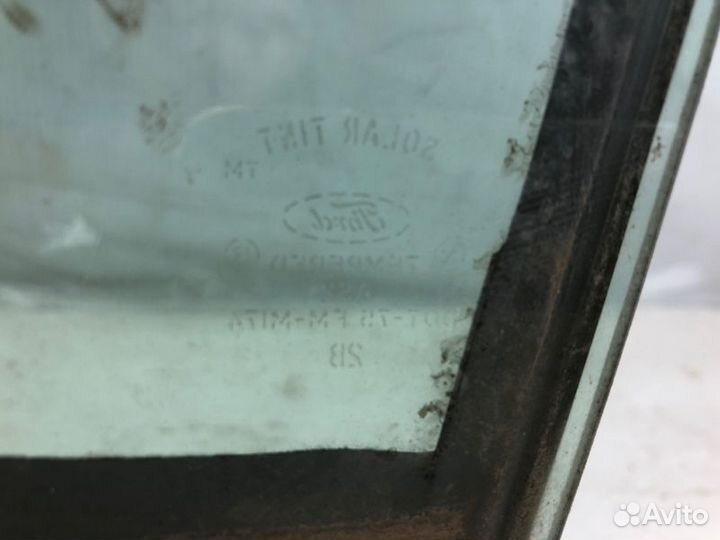 Стекло двери переднее левое Ford Focus