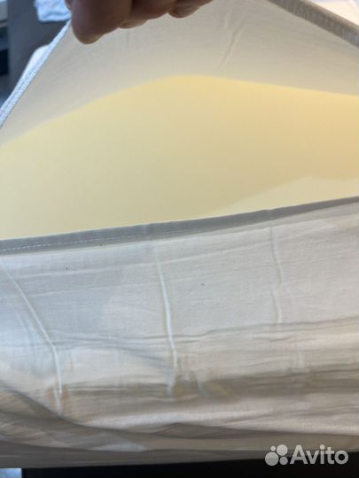 Клиновидная подушка, в отличном состянии