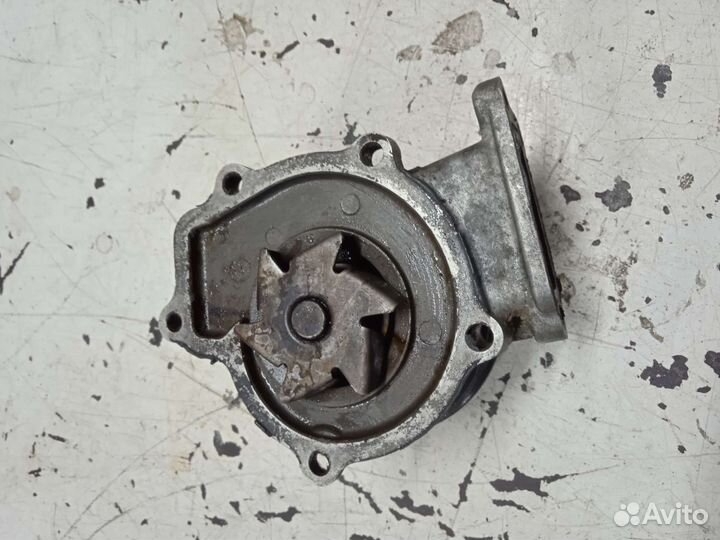 Помпа водяной насос Nissan Sunny Ниссан Санни
