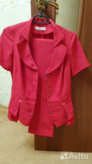 Продам брючный костюм