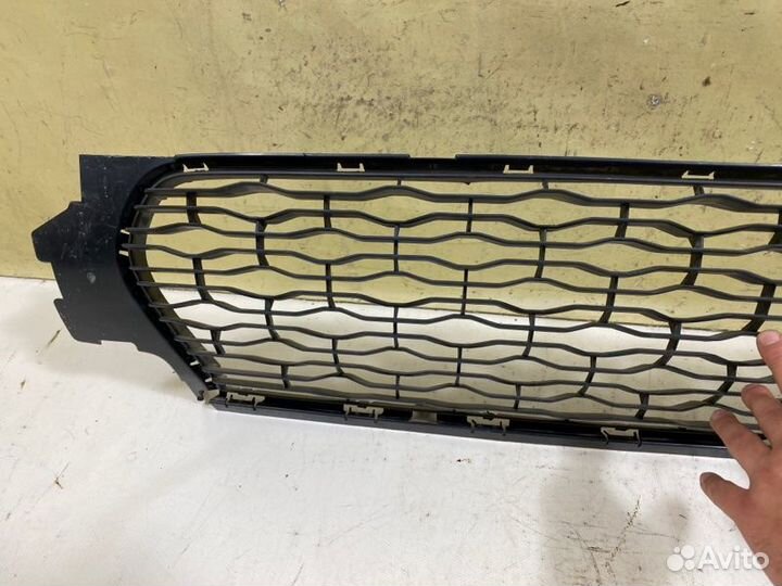 Решетка бампера Renault Duster 2