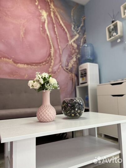 Аренда места мастера маникюра, мастера бровиста