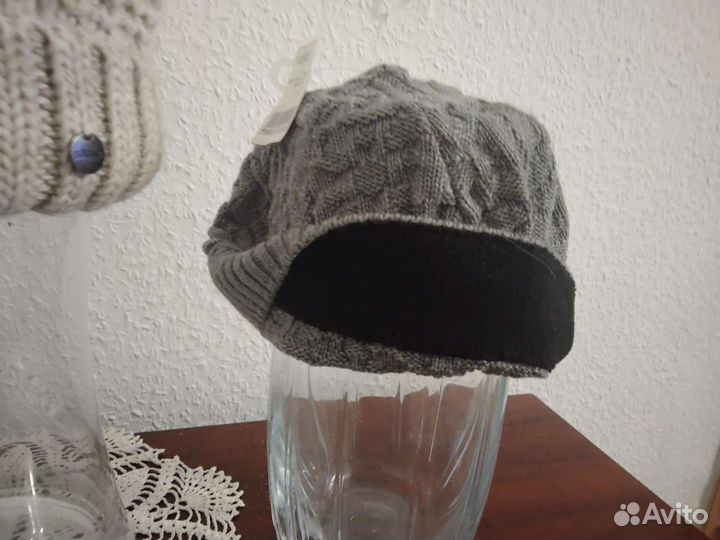 Шапки вязанные,новые