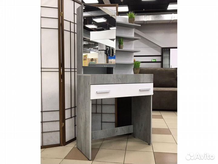 Косметический стол Инстайл