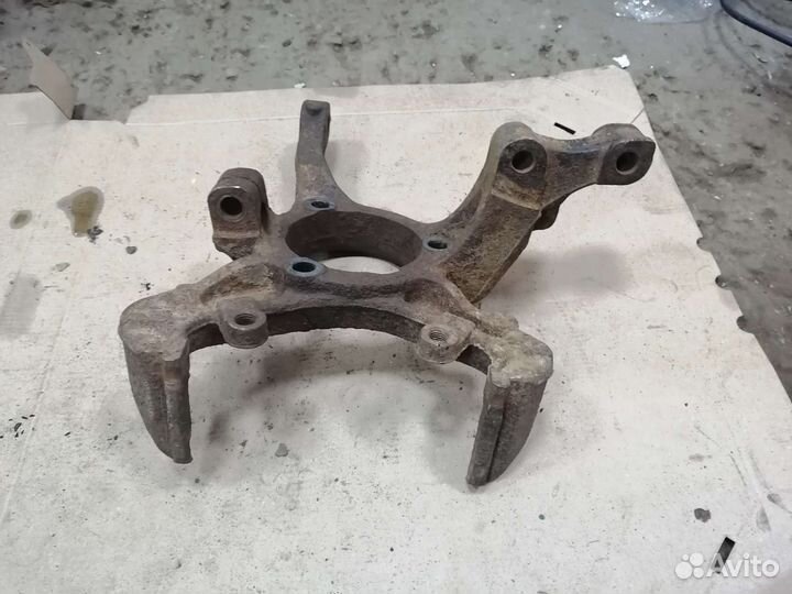 Кулак передний правый левый Opel Astra G