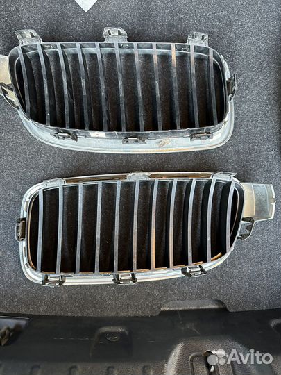 Решетка радиатора (ноздри) BMW f30 оригинал