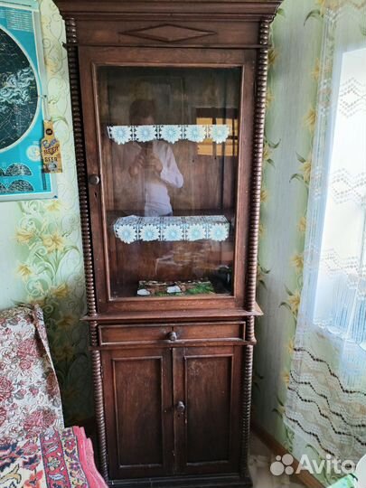 Старинный буфет горка