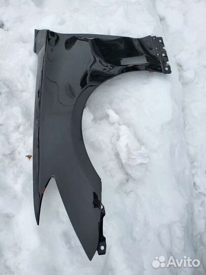 С дефектом крыло левое переднее Genesis G80 2018