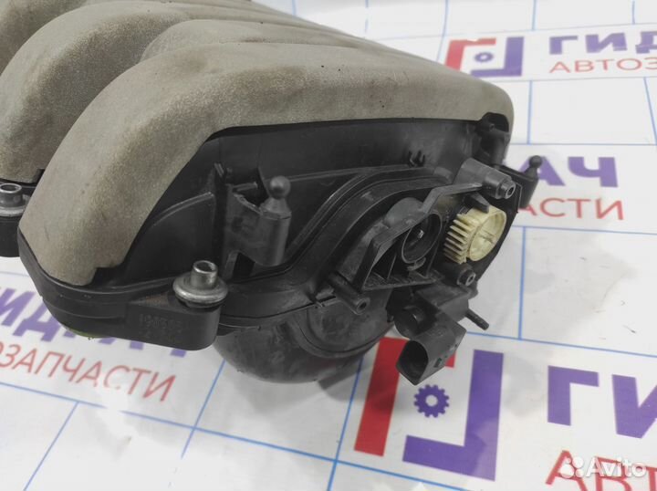 Коллектор впускной Audi A6 (С6) 06E133210F