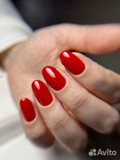 Маникюр и педикюр с покрытием гель-лаком