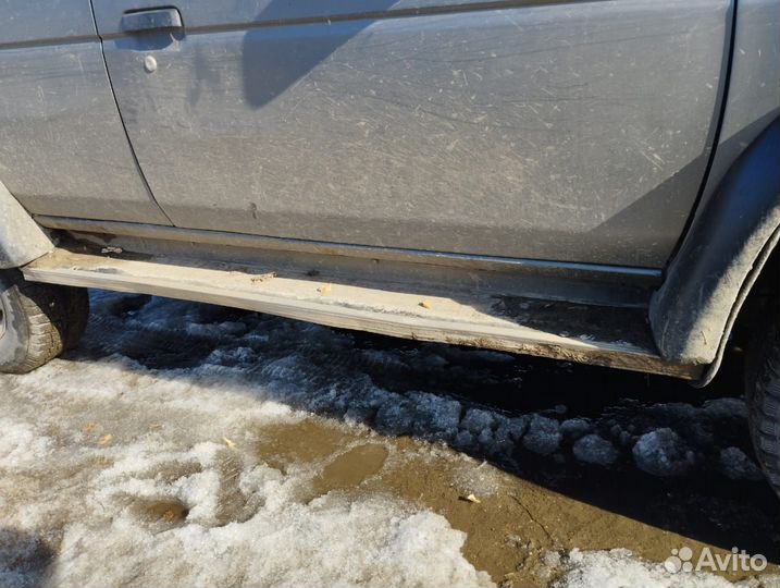 Nissan Terrano 2.4 МТ, 1993, 299 999 км